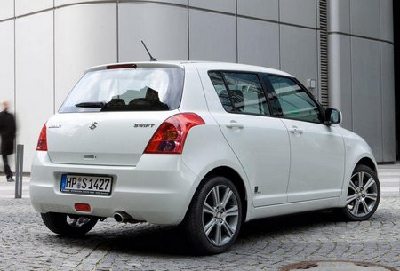 Suzuki Swift Black and White