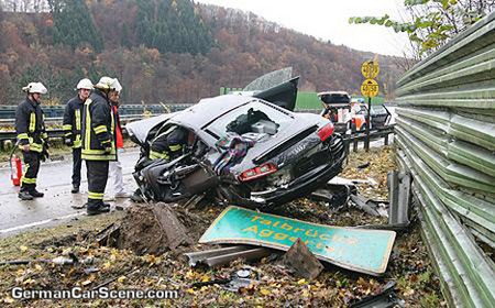 Audi R8 crash