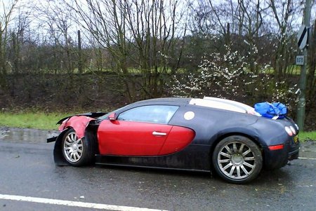 Bugatti Veyron crashed