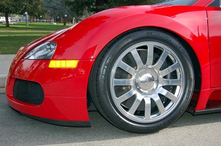 Bugatti Veyron red