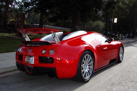 Bugatti Veyron red