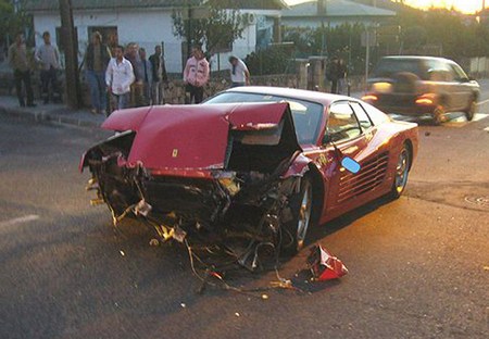 Ferrari Testarossa crash