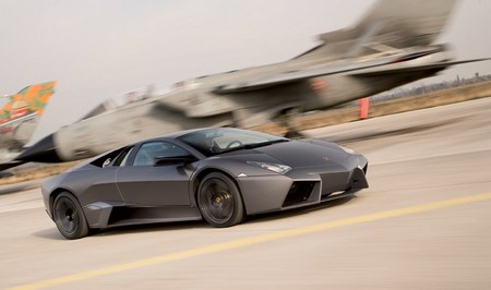 Lamborghini Reventon vs Panavia Tornado