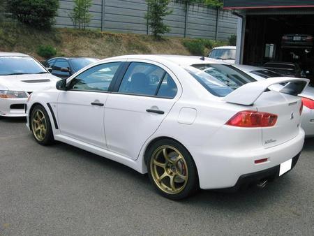 Mitsubishi Lancer Evo X HKS